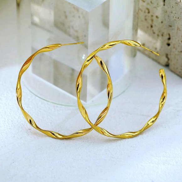 ALICIA Twisted Hoop Gold Earrings - Picture 3 of 7